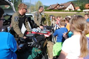 Šolarji so dan preživeli v policijski družbi, tudi pasji 9